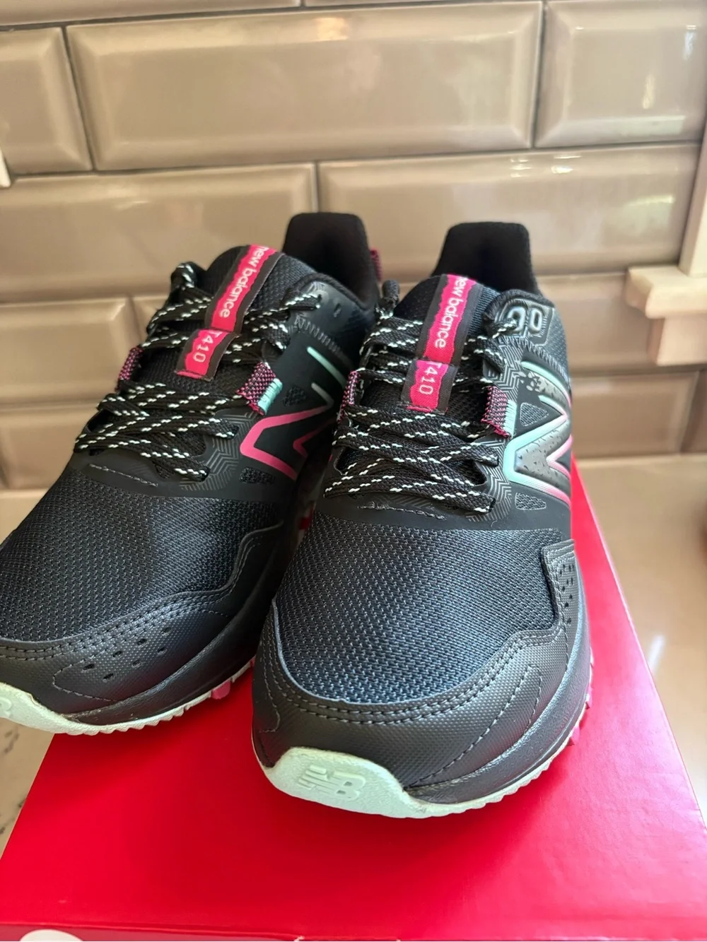 NEW BALANCE T410 WT410LCB Womens Size 5 Wide Black All Terrain Running Sneakers